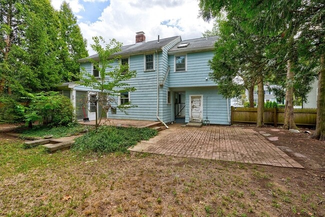 Building Photo - 99 Fairway Dr