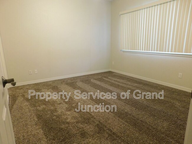 Building Photo - 566 1/2 Garden Grove Court