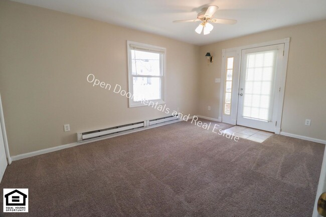 Building Photo - ** $300.00 OFF FIRST MONTHS RENT** Great 3...