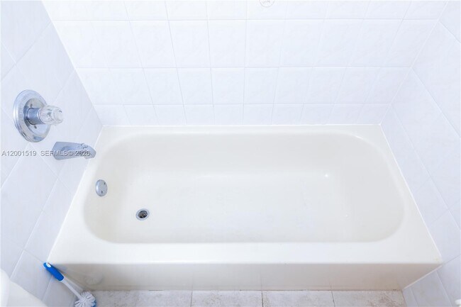 Building Photo - 10017 W Okeechobee Rd