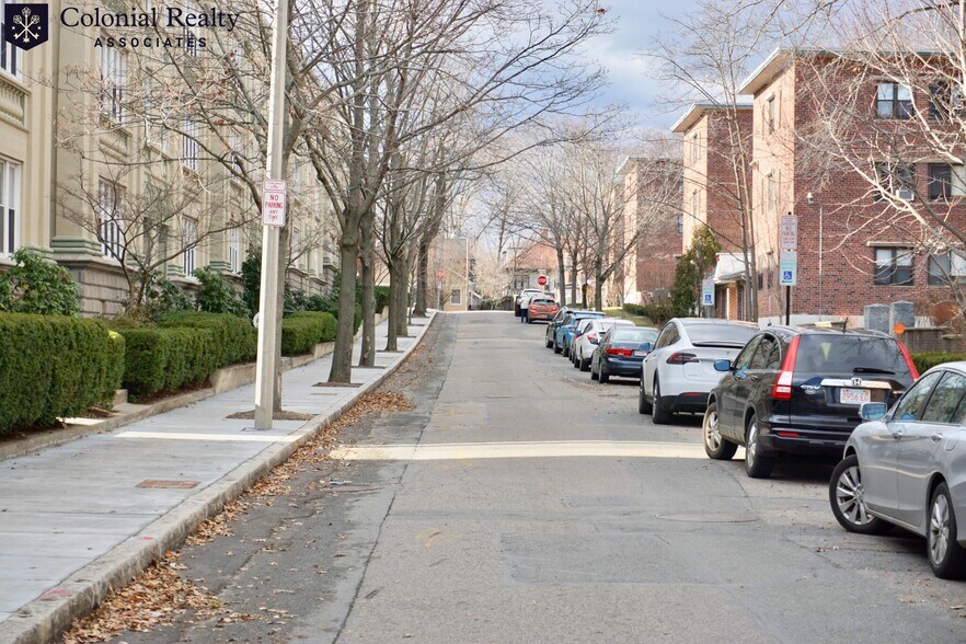 Building Photo - 74 Egmont St