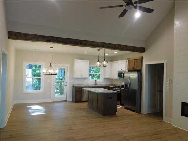 Building Photo - 340 Harmony Dr