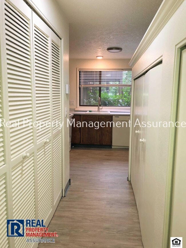 Building Photo - 7081 SW Montauk Cir