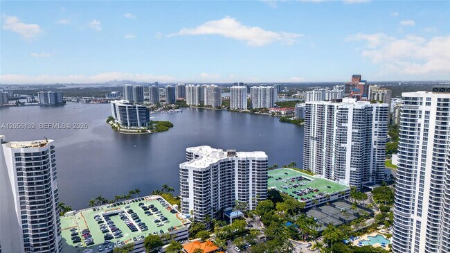 Building Photo - 3600 Mystic Pointe Dr