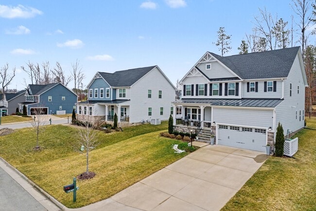 Building Photo - 4 Bedroom Executive Home located in Magnolia Green