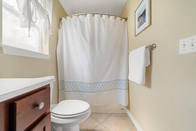 Building Photo - 42 Vía Largo