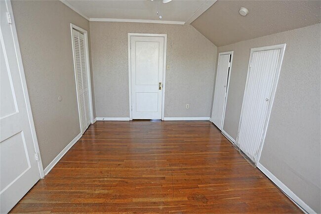 Building Photo - 5604 Chaucer Dr