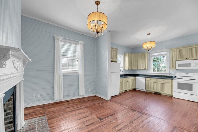 Building Photo - $500.00 OFF FIRST MONTHS MOVE IN SPECIAL W...