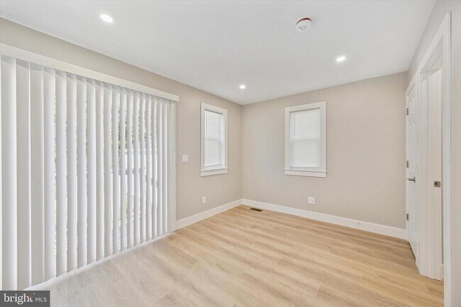 Building Photo - 118 Bartram Ave