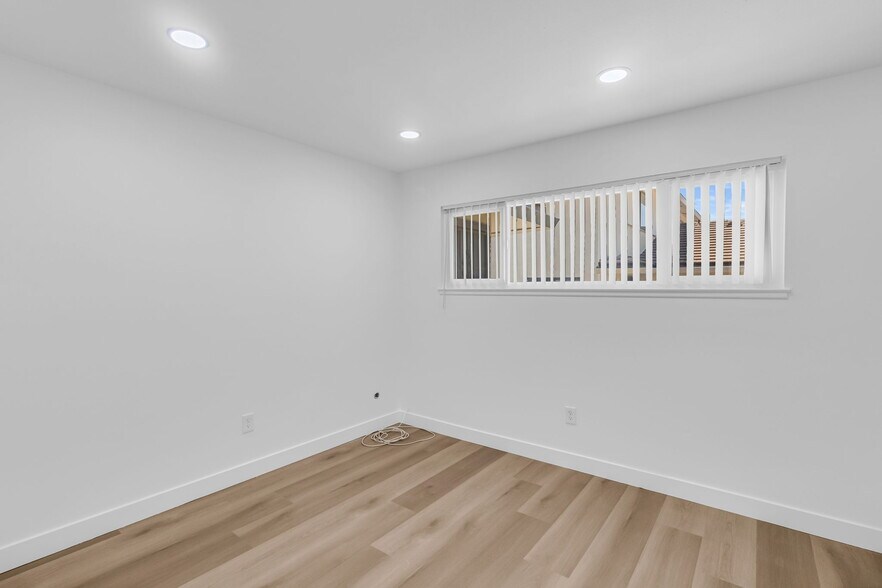 Building Photo - 3531 Rainbow Ln