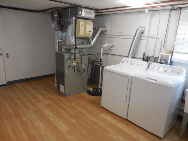 Building Photo - 33 N Rammer Ave
