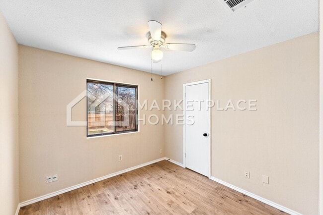 Building Photo - 1804 Easton Dr