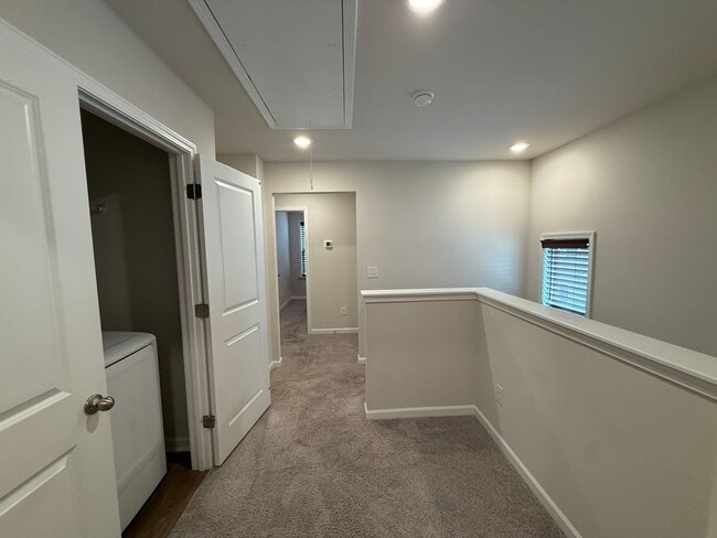 Building Photo - 219 Winding River Dr