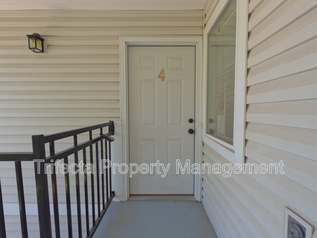 Building Photo - 950 52nd Ave Ct