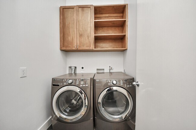 Building Photo - 2911 Chartres St