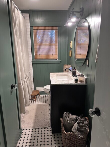 Building Photo - 2519 Ashbrook Ave