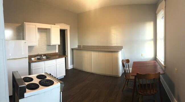 Building Photo - 603