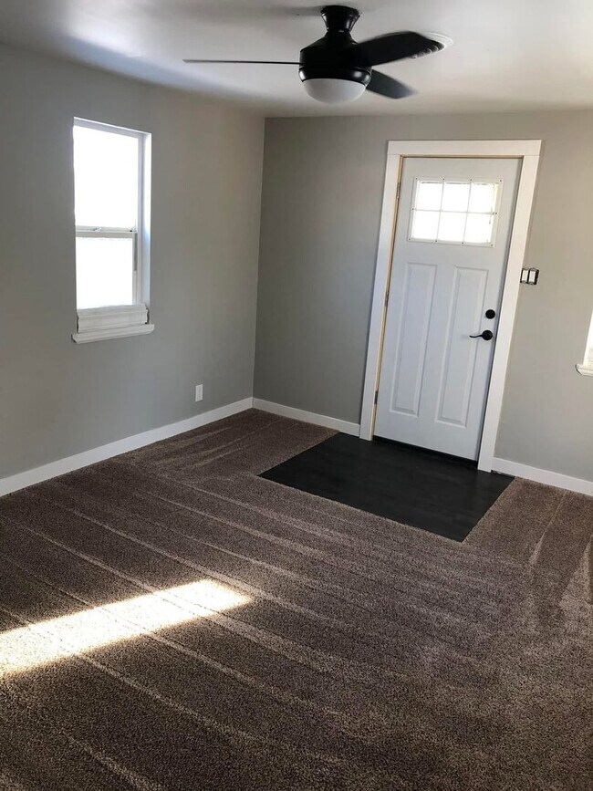 Building Photo - Charming 1 bed, 1 bath home featuring a fenced yard