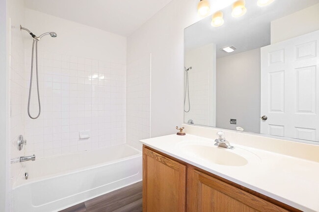 Building Photo - 3013 Kentshire Cir
