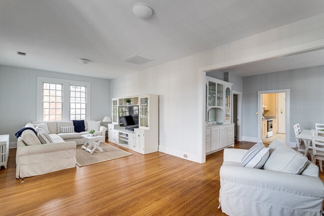 Building Photo - 302 Rucker Pl