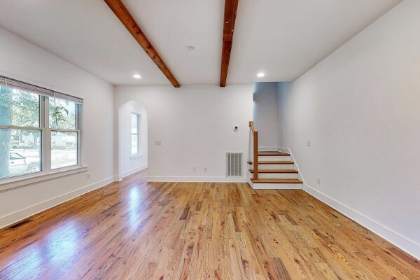 Building Photo - 324 Queen Ave