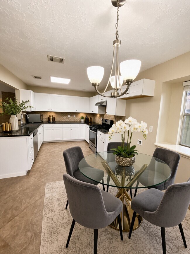 Building Photo - 15634 Fox Springs Dr