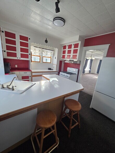 Kitchen 1 - 504 N Rath Ave