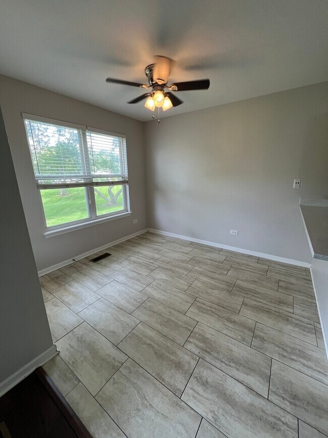 Building Photo - 358 Woodview Cir