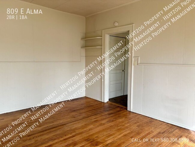 Building Photo - 809 E Alma-