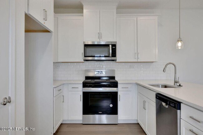 Building Photo - 24 Thurnham Ln