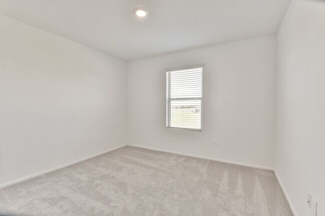 Building Photo - Immaculate 4 bedroom home in Becker Fields!