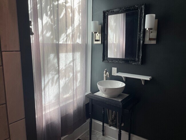 Building Photo - 946 Hunter Ave