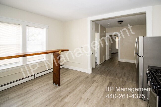 Building Photo - 1609 Lakewood Ave