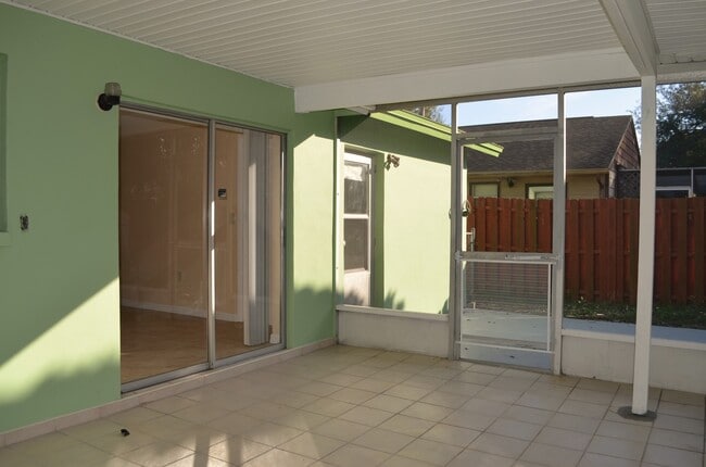 Building Photo - Beautiful upgraded home in Great Neighborhood! AVAILABLE IN DECEMBER!