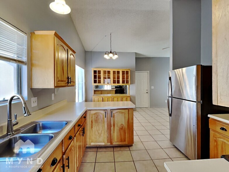 Building Photo - 213 N Jacs Pl