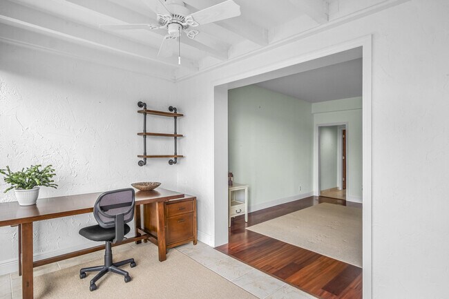 Building Photo - 730 Greensward Ct