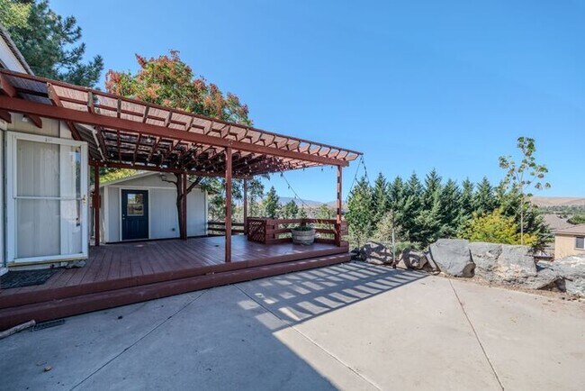 Building Photo - Welcome to this STUNNING 4-bedroom, 2.5-ba...