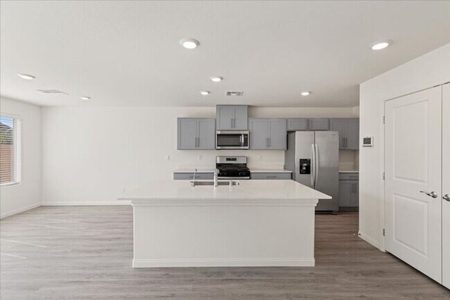 Building Photo - Modern 4-Bedroom Home with Turf Backyard in Gated Community