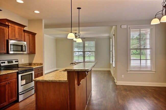 Building Photo - 214 E South St