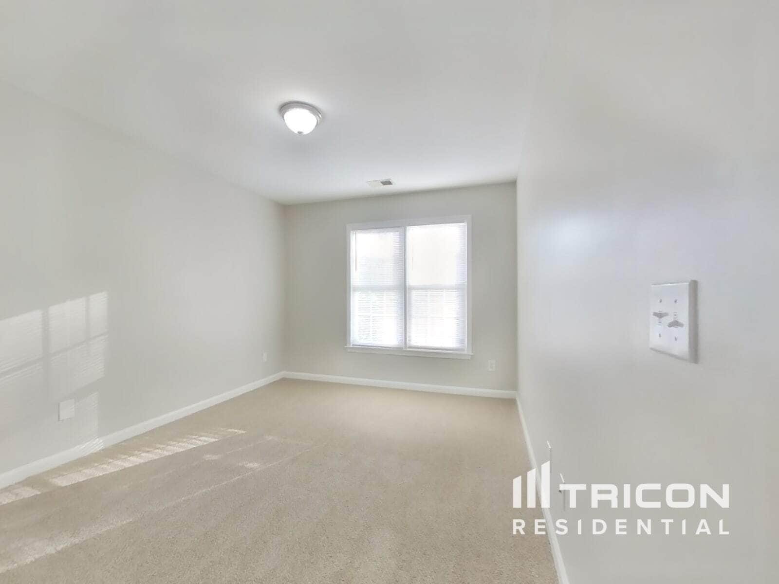 Building Photo - 1210 Scandrett Overlook NW