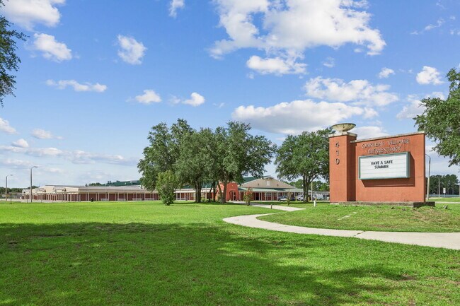 Building Photo - Single-Story OakLeaf Plantation Home Near Shopping, Schools and Recreation