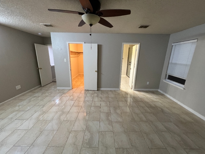 Building Photo - 911 Simi Dr