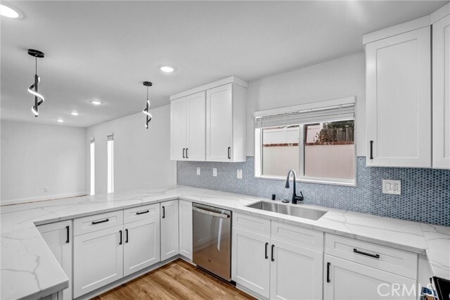 Building Photo - 20302 Oxnard St