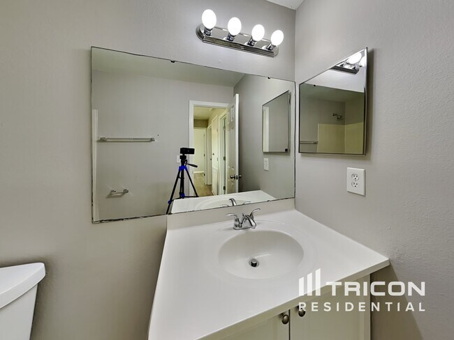 Building Photo - 1374 Bramblewood Dr