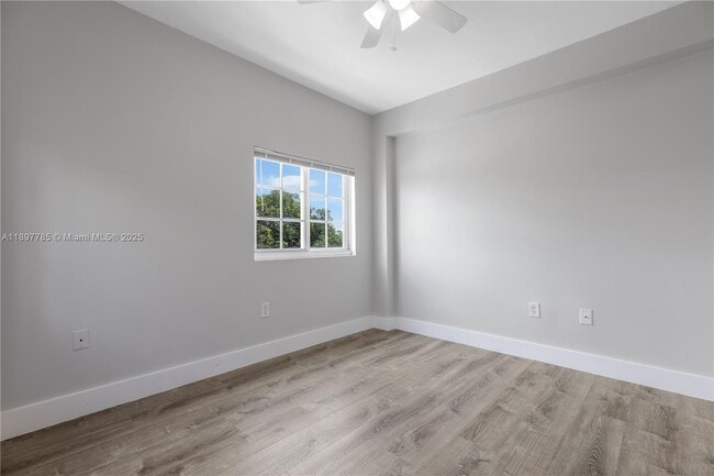Building Photo - 1421 SW 3rd St