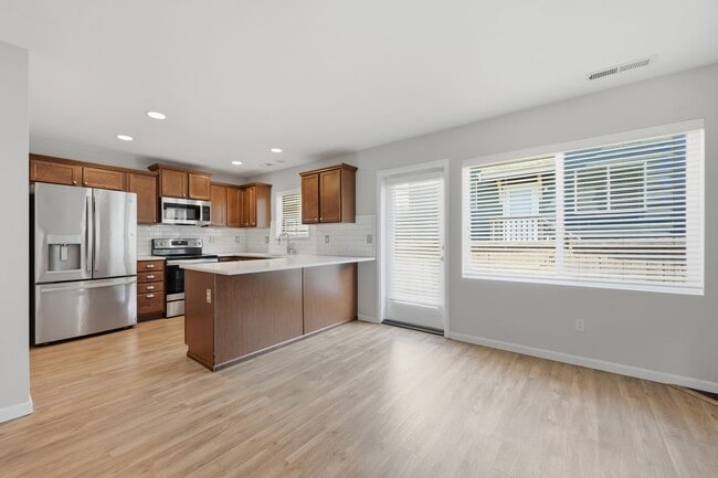 Building Photo - Lake Stevens Gem