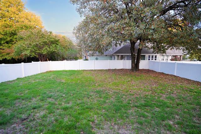 Building Photo - 1612 Cambridge Dr