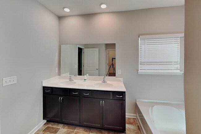 Building Photo - 5071 Shellback Dr
