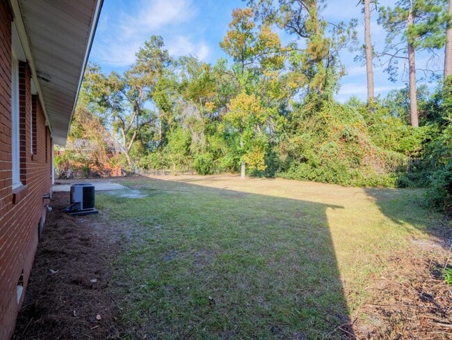 Building Photo - 2323 Frederick Pl