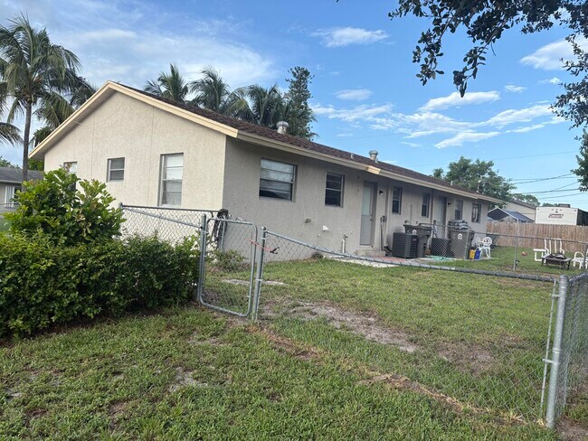 Building Photo - 1704 Citation Dr